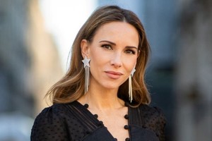 Cabello radiante y saludable con mantenimiento reducido.