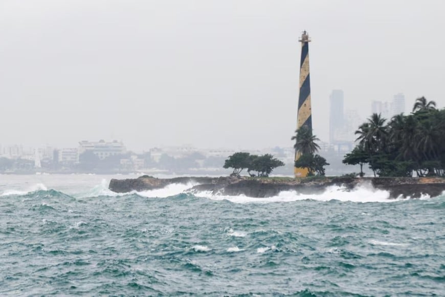 Con vientos sostenidos que alcanzaron los 260 km/h