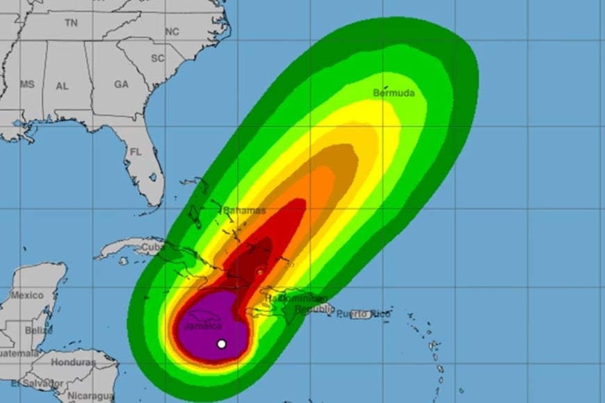 Las autoridades jamaicanas han ordenado evacuaciones obligatorias en varias comunidades