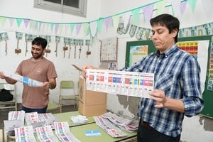El sistema de votación facilitó el conteo y permitió que los datos provisorios estuvieran rápidamente. Foto: Manuel Fabatía.