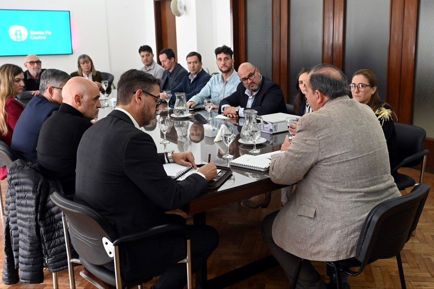 Poletti recibió el informe de la Comisión tras dos meses de trabajo técnico.