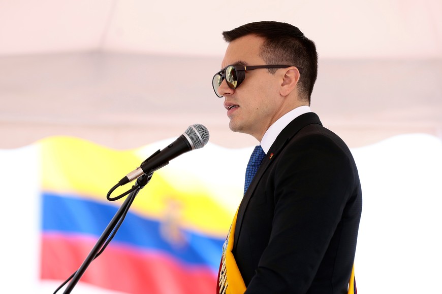 (251027) -- QUITO, 27 octubre, 2025 (Xinhua) -- Imagen proveída por la Presidencia de Ecuador del presidente ecuatoriano, Daniel Noboa, pronunciando un discurso durante la ceremonia por los 105 años de creación de la Aviación Nacional y por el día de la Fuerza Aérea Ecuatoriana, en la Base Aérea Mariscal Sucre, en Quito, Ecuador, el 27 de octubre de 2025. Noboa aseguró el lunes que la seguridad en el país sudamericano se está recuperando de manera gradual gracias a las operaciones militares emprendidas para enfrentar al crimen organizado, cuya violencia afecta a varias provincias. (Xinhua/Carlos Silva/Presidencia de Ecuador) (rtg) (ah) (ce)