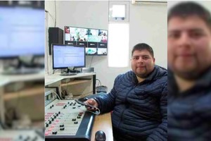 El "Gordo" Juli en el lugar que mas amaba.  La radio de barrio Chalet. Foto: Gentileza