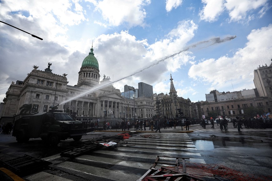 Gendarmerie use a water cannon, as football fans join the weekly protest of retirees against Argentinian President Javier Milei's adjustment policies, by the National Congress in Buenos Aires, Argentina March 12, 2025. REUTERS/Agustin Marcarian