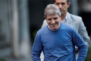 Resguardado en el esquema de bandas, Caputo prioriza la acumulación de reservas para afrontar vencimientos. Foto: REUTERS / Cristina Sille.