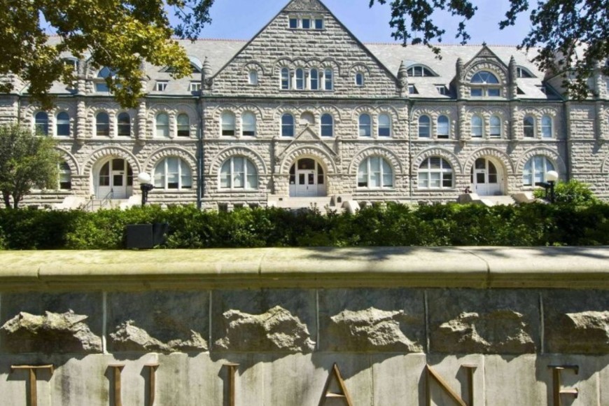 La Universidad de Tulane.