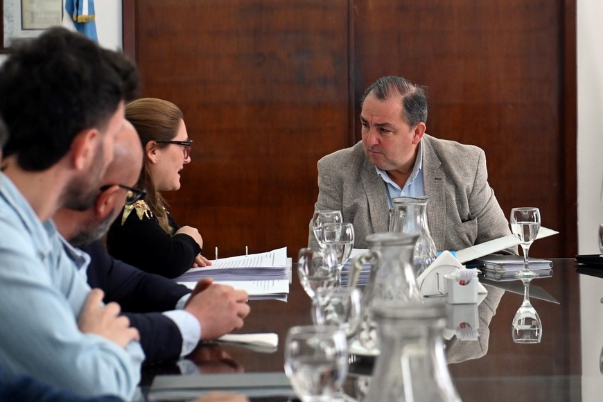 Poletti recibió el informe de la Comisión tras dos meses de trabajo técnico.