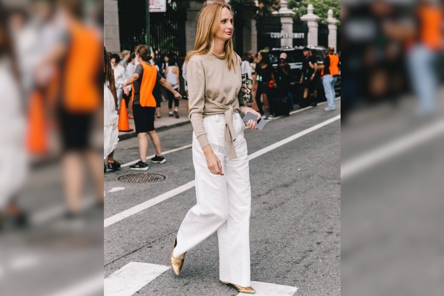 Comodidad y estilo en una sola prenda, los jeans blancos regresan con fuerza.