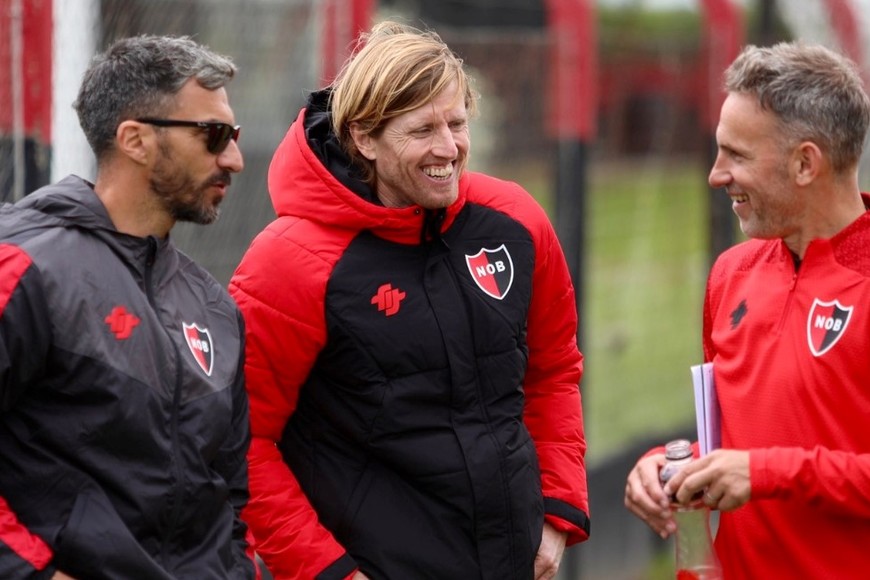 Lucas Bernardi asume como DT interino de Newell’s en plena lucha por la permanencia.