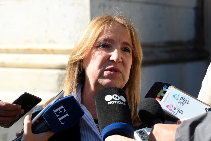 Balbastro explicó los nuevos itinerarios y espectáculos del recorrido.