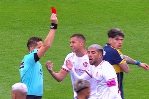 Lamolina expulsó a Tapia y lo colgaron