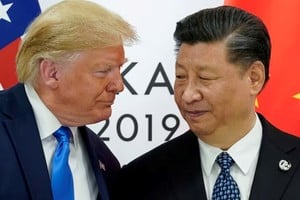 Donald Trump, se reúne con el presidente de China, Xi Jinping. Créditos: Kevin Lamarque/Reuters