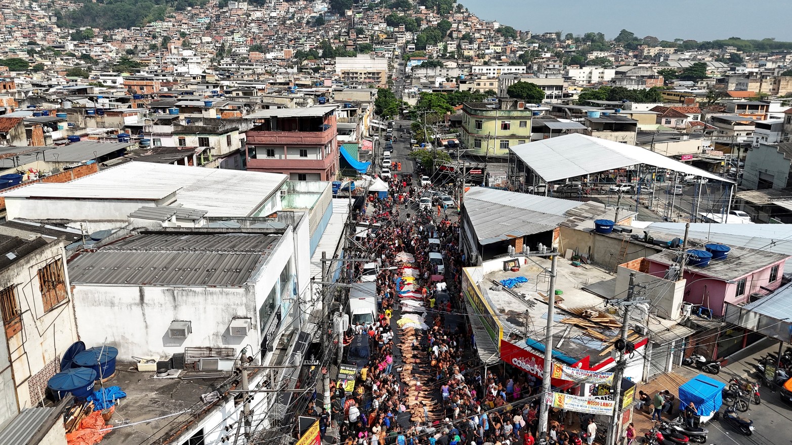 Imágenes sensibles. Con un drone captaron los cuerpos de los caídos en el enfrentamiento en la favela Penha.