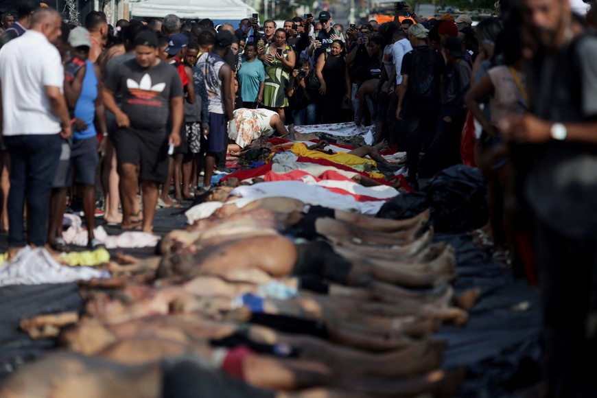 SENSITIVE MATERIAL. THIS IMAGE MAY OFFEND OR DISTURB Mourners gather around bodies, the day after a deadly police operation against drug trafficking at the favela do Penha, in Rio de Janeiro, Brazil, October 29, 2025. REUTERS/Ricardo Moraes