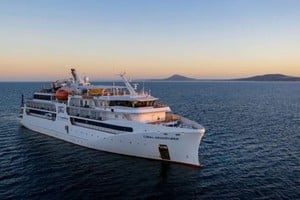 El Coral Adventurer.