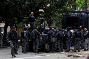 Members of the military police special unit gather to detain suspected drug dealers during a police operation against drug trafficking at the favela do Penha, in Rio de Janeiro, Brazil October 28, 2025. REUTERS/Aline Massuca