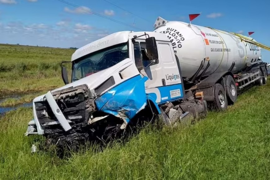 El chofer del camión, oriundo de Bahía Blanca, resultó ileso pero quedó en estado de shock.