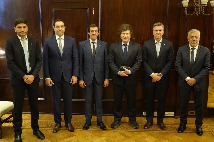 Los mandatarios provinciales resuelven sobre la convocatoria presidencial.