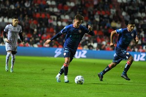 La última vez que se enfrentaron en Santa Fe fue victoria para Unión por 2 a 0. Crédito: Manuel Fabatía