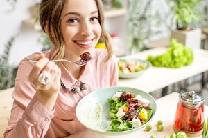 La glutamina favorece la salud intestinal y el sistema inmunológico.