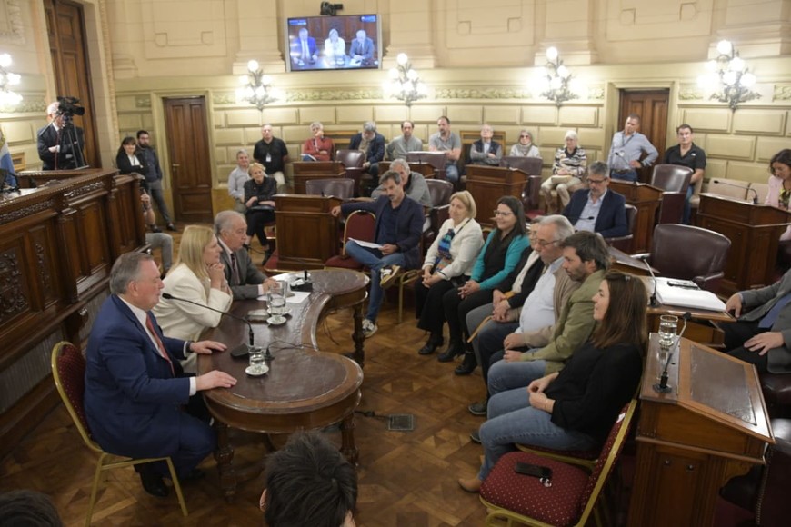 El Senado brindó un cálido homenaje al periodista César Royo. Foto: Guillermo Di Salvatore