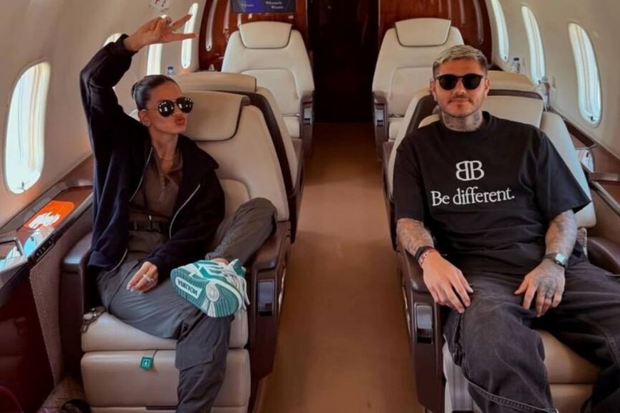 Fotografías difundidas en redes mostraron a ambos como únicos pasajeros en una aeronave de ocho plazas.