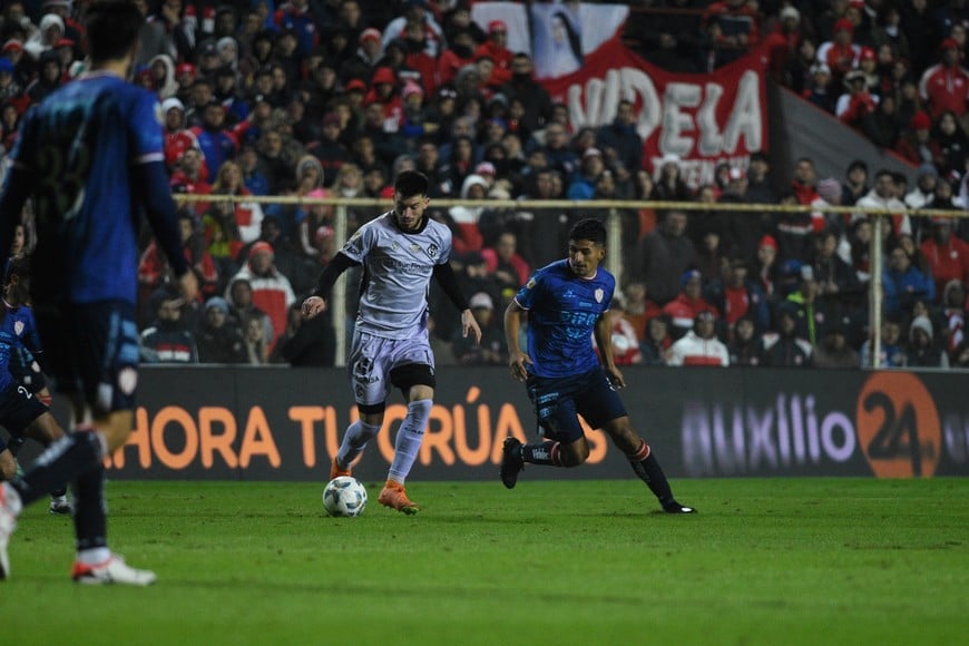 La última vez que se enfrentaron en Santa Fe fue victoria para Unión por 2 a 0. Crédito: Manuel Fabatía