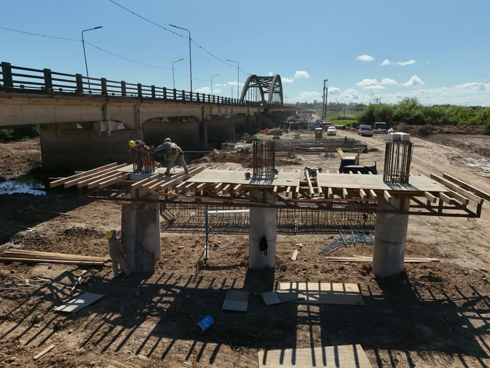 Nuevo puente Carretero: así son los trabajos en el río Salado para levantar las columnas