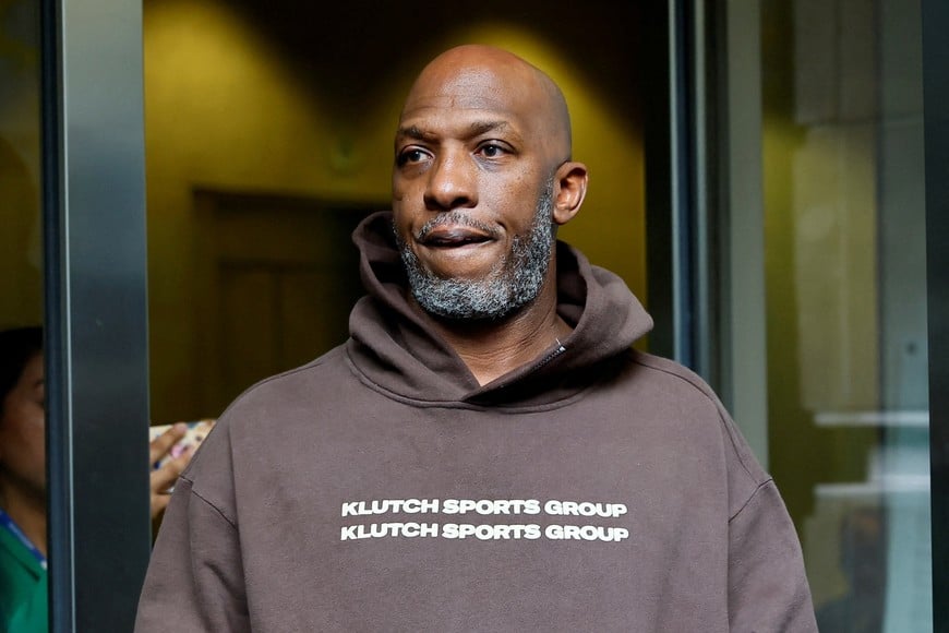 Portland Trail Blazers coach Chauncey Billups leaves the Mark O. Hatfield U.S. Courthouse after a hearing following his arrest on federal gambling charges in Portland, Oregon, U.S., October 23, 2025.  REUTERS/John Rudoff     TPX IMAGES OF THE DAY
