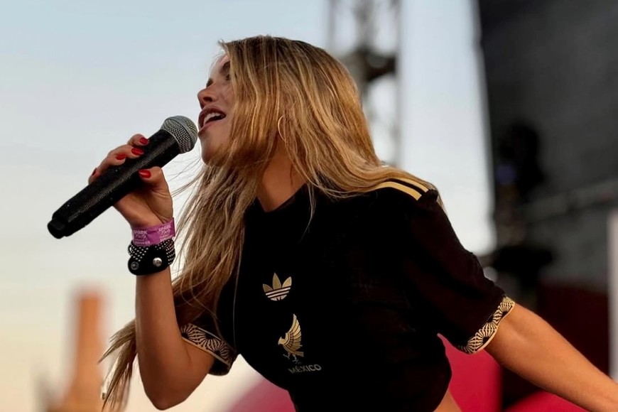 La uruguaya y el joven piloto fueron captados en videos.