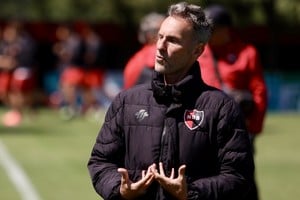 Lucas Bernardi, un nombre que está en la vitrina gloriosa del club, tomó las riendas de la primera división.