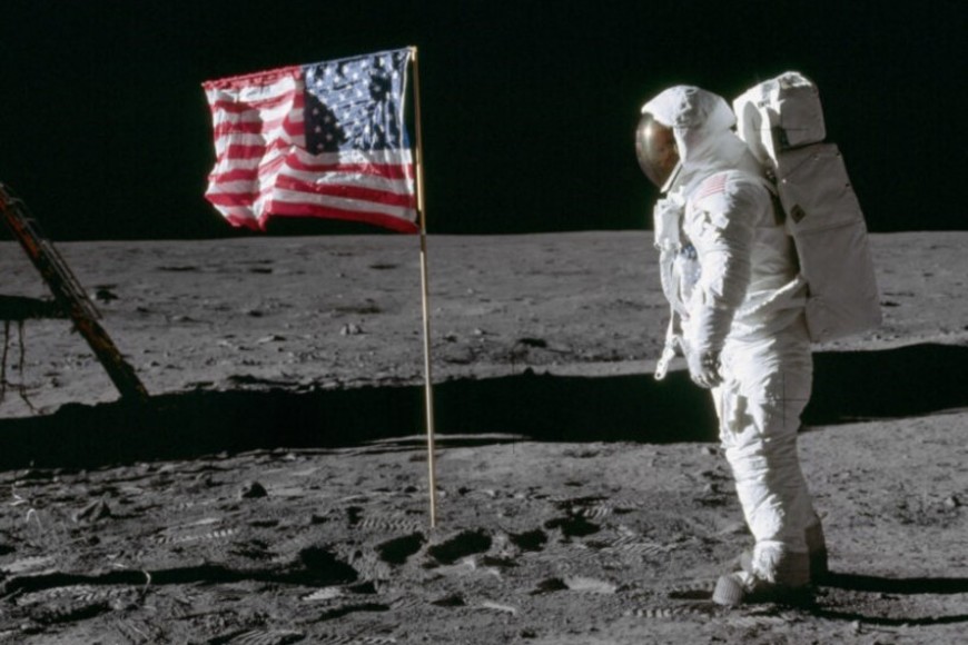 ¿Llegó el hombre a La Luna? Kim Kardashian opina que no.