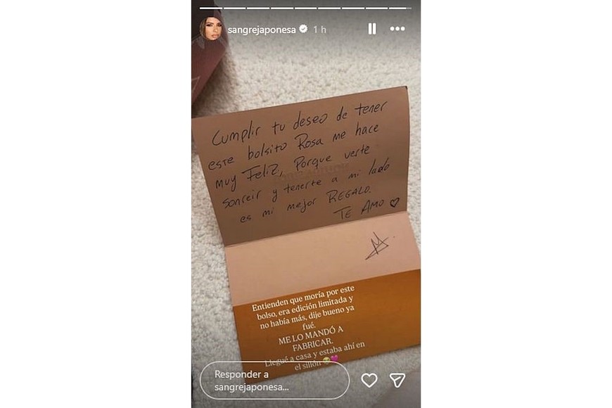 La nota que acompañaba el regalo del futbolista para su nueva pareja.