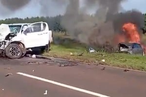 Corrientes: cuatro muertos tras choque frontal entre camionetas