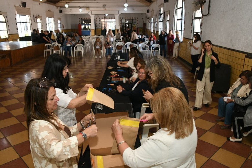 La apertura de sobres se realiza entre este jueves y viernes en tres sedes. Crédito: Flavio Raina
