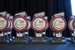 Premios “Lía Encalada” reconocen a mujeres que impulsan transformaciones en el campo.