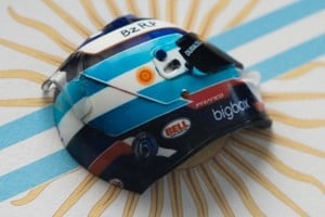 Replica del casco utilizado por Franco Colapinto en 2024, en Williams Racing, producido en la UCSF.