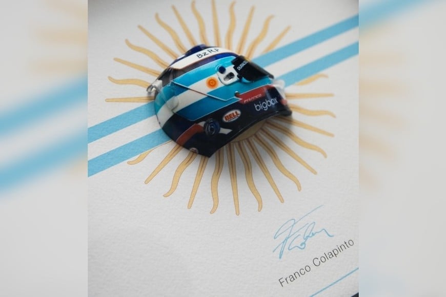 Replica del casco utilizado por Franco Colapinto en 2024, en Williams Racing, producido en la UCSF.
