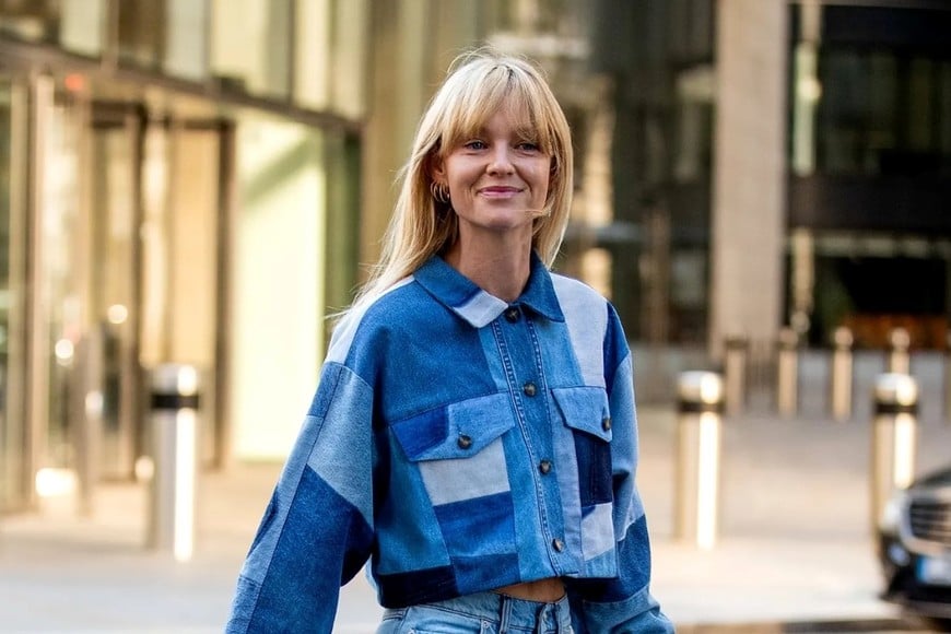 La silueta boxy se convierte en el complemento ideal para pantalones anchos.