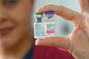 La provincia incorporó adolescentes y personas que tuvieron dengue en 2025.