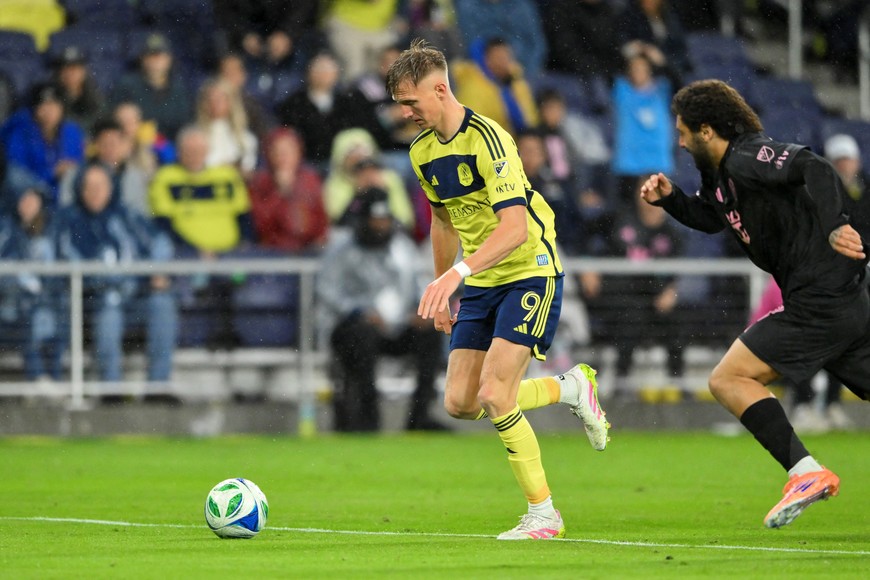 Nov 1, 2025; Nashville, Tennessee, USA;  Nashville SC forward Sam Surridge (9) takes a shot on goal against Inter Miami during the second half at Geodis Park. Mandatory Credit: Steve Roberts-Imagn Images