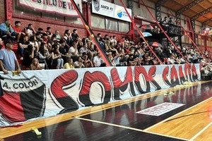 Una buena concurrencia tuvo el encuentro de básquet en el que Colón debutó de la mano de Spies.