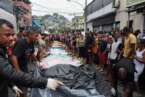 Las cámaras corporales captaron el crudo enfrentamiento en Alemao y Penha. Foto: Xinhua