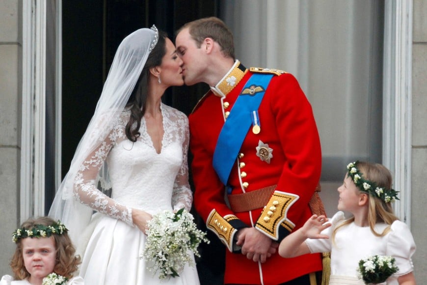 FILE PHOTO: Britain's Prince William and his wife Catherine, Duchess of Cambridge, kiss as they stand on the balcony at Buckingham Palace with other members of the Royal Family, after their wedding in Westminster Abbey, in central London April 29, 2011. Prince William married his fiancee, Kate Middleton, in Westminster Abbey on Friday   (ROYAL WEDDING/ BALCONY)   REUTERS/Darren Staples (BRITAIN  - Tags: ROYALS ENTERTAINMENT SOCIETY IMAGES OF THE DAY) - LR2E74T0ZOKU5/File Photo