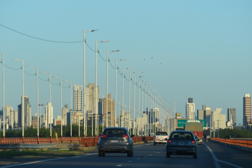 Comienza una semana calurosa en la capital santafesina. Crédito: Manuel Fabatía