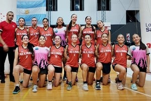 Alumni comenzó su participación con una victoria ante el local Unión de Santo Tomé.