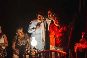 Vallejos, Malatesta y Mosset, entre el público: las mesas del Tokio serán un nuevo punto de encuentro con los espectadores. Foto: Gentileza Muba