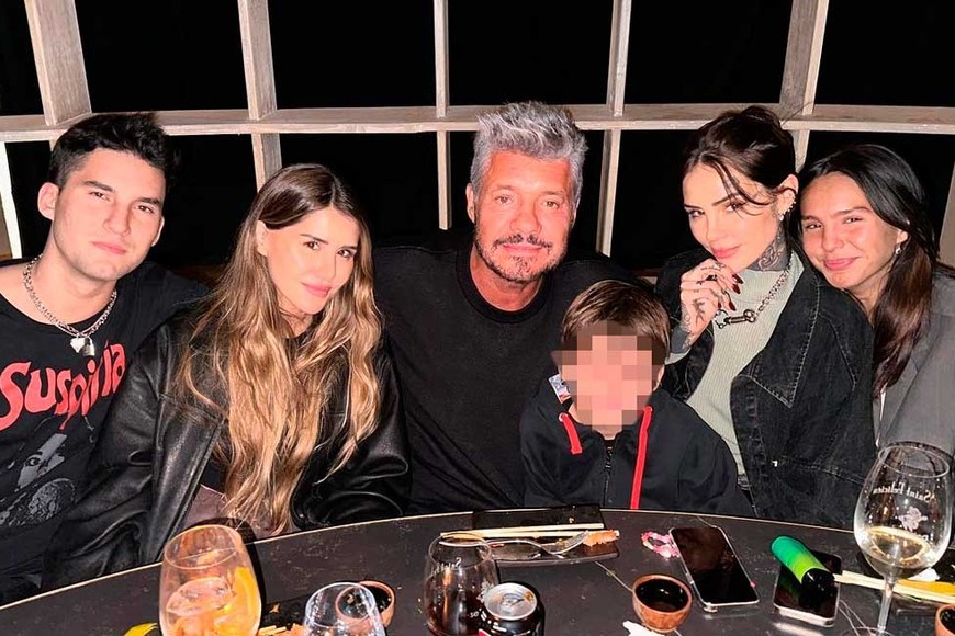 Para las cámaras sonrisas. No todo es lo que parece dentro de la familia Tinelli.