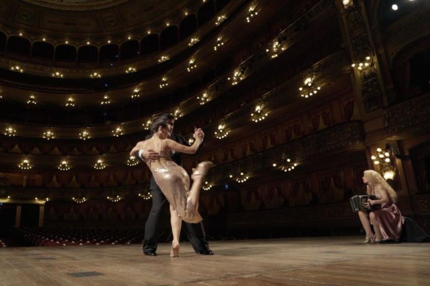 El documental “Osvaldo” homenajea a Osvaldo Pugliese y propone una mirada renovada sobre el tango. El film, concebido como una road movie, fue realizado entre 2020 y 2024 y constituye un proyecto federal, dirigido por Nicolás Artín y “Viveka” Alejandra Cáceres.