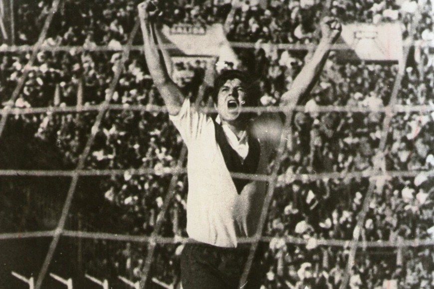 Un grito de gol de "El Daniel" con la camiseta de Vélez, donde fue campeón.